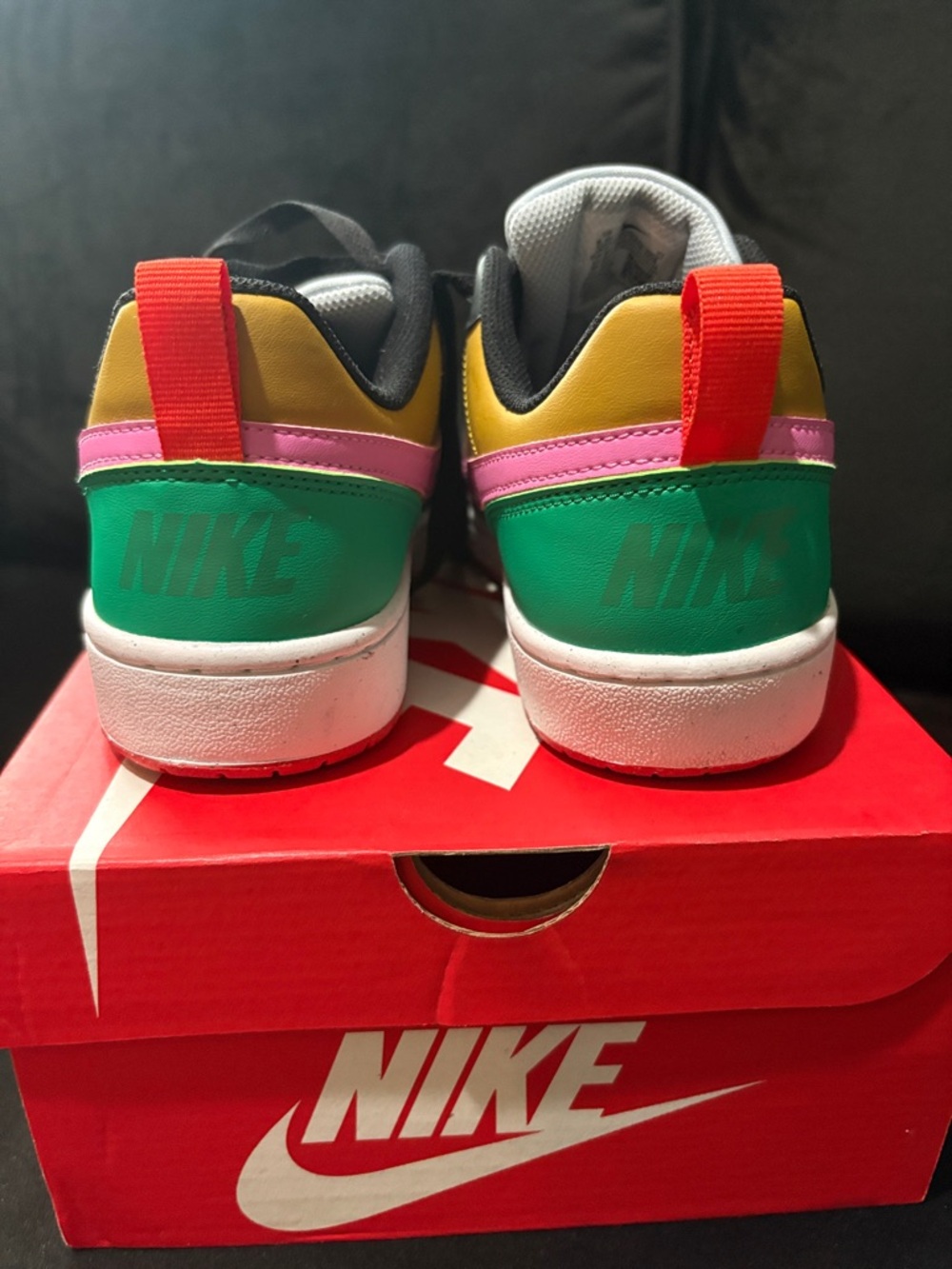 Nike - Picture 3 of 8